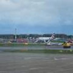 Video: Heathrow plane in emergency landing