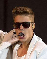 Justin Bieber and Selena Gomez take home top prizes at social media awards