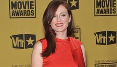 julianne moore’s toes cause a stir at cannes [video]