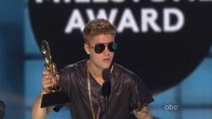 Justin Bieber Booing Leads To Unlikely Anger From Cee Lo Green  [Video]